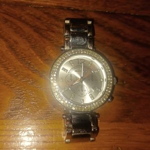 MK WATCH WOMANS NEEDS BATTERY!!